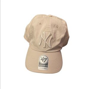 NY Yankee Khaki adjustable 🧢